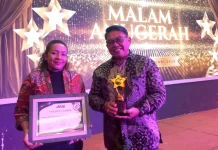 Gubernur Papua Raih Anugerah Golden Leader di HUT ke-6 JMSI