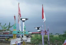 Bantuan PLTS Pertamina Tingkatkan Keamanan Nelayan Cilamaya Melaut