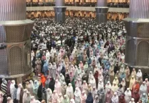 Salat Tarawih Perdana, Menag Gaungkan Ramadan Hijau di Istiqlal