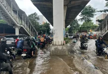 Banjir di Pesanggrahan, Lalu Lintas Arah Tangerang ke Jakarta Lumpuh