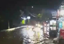 80 RT di Jakarta Masih Tergenang Jumat Malam, Kampung Melayu Terparah