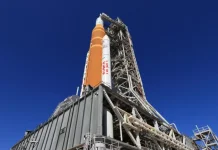 Cuaca Tak Bersahabat, Roket Artemis II Tunda Pemindahan ke VAB