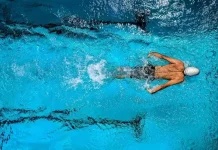 Berenang saat Puasa, Apakah Membatalkan? Ini Penjelasan Hukumnya