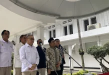 Menko PM Dorong Lulusan SMA/SMK Kerja ke Luar Negeri