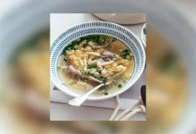 Menu Buka Puasa Hangat dan Bergizi, Coba Kreasi Mushroom Egg Drop Soup Ini