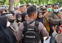 Ramai-ramai Tukarkan Uang di Mobil Keliling Bank Indonesia Tangerang