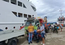 TNI AL Gagalkan Peredaran 114 Botol Sopi Ilegal di Weda