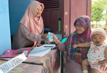 Pemberian Susu pada PMT Posyandu Dorong Tumbuh Kembang Balita