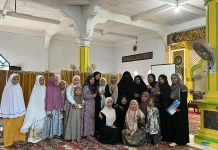 Ummu Khadijah Peggy Melati Sukma Safari Dakwah Ramadan di Pulau Melako