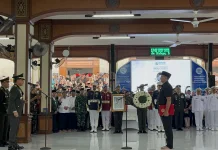 Prosesi Penyerahan Jenazah Try Sutrisno Berlangsung Khidmat