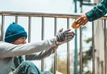 Keutamaan Bersedekah di Bulan Suci Ramadan