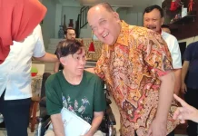 Ketum KONI Pusat Besuk 'The Exocet' Ellyas Pical: Mohon Doa Seluruh Rakyat Indonesia