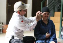 BAZNAS Salurkan Alat Bantu Dengar Gratis bagi Anak Disabilitas di Tebet
