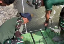Warga dan TNI Gotong Royong Percepat Pembangunan Jembatan Gantung di Aceh