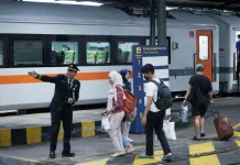 Pemerintah Minta Petugas Bandara-Stasiun Kereta Maksimal Layani Pemudik