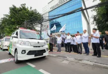 Bersama BAZNAS, Alfamart Salurkan Lima Ambulans dan PRB Masyarakat Prasejahtera