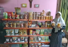 Usaha Kue Kering UMKM Binaan BAZNAS Raup Omzet Rp16 Juta