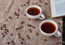 Amankah Minum Kopi dan Teh Saat Berbuka Puasa?