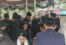 Keluarga dan Sahabat Antar Vidi Aldiano ke Peristirahatan Terakhir
