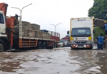 Ruas Tol Kebanjiran, Jakarta-Tangerang Macet Panjang
