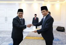 Menag RI Serahkan SK Presiden kepada Pengurus BAZNAS Periode 2026-2031