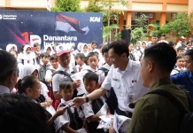 Danantara Perkuat Tata Kelola Aset dan Salurkan Bantuan Alat Sekolah