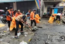 Warga Periuk Tangerang Mulai Bersihkan Rumah Pascabanjir