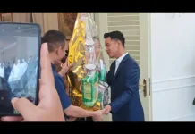 Momen Wapres Gibran Beri Parsel ke Rismon Sianipar