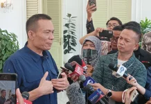 Rismon Akan Bukukan Koreksi Penelitian Ijazah Jokowi