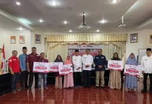 Jelang Lebaran, PMI Agam Salurkan Bantuan untuk Korban Bencana