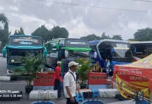 H-5 Lebaran, Terminal Kampung Rambutan Ramai Pemudik sejak Waktu Sahur
