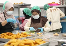 Mantan Pekerja Pabrik Tekstil Ini Temukan Harapan Baru di Dapur MBG