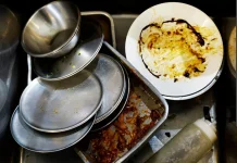 Wajan Penuh Lemak Saat Lebaran? Ini Cara Mudah Membersihkannya