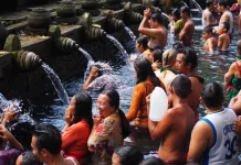 Mengenal Tirta Empul, Pemandian Suci dan Legenda Penawar Racun