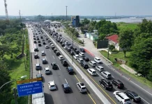 Tol Jakarta-Cikampek Padat, 'Contraflow' Ditambah Jadi Tiga Lajur