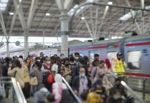 Lonjakan Pengguna Commuter Line Capai 268 Ribu Orang saat Idulfitri