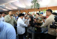 Warga Antusias Berlebaran di Istana, Senang Bisa Cium Tangan Presiden Prabowo