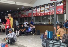Kesetiaan Pemudik Menanti Rindu di tengah Landainya Terminal Kalideres