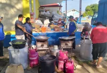 Tagana Sumbawa Buka Dapur Umum Korban Bencana Kebakaran