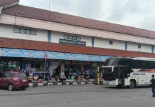 Layanan Siaga, Pemudik Dini Hari di Kampung Rambutan Tetap Terlayani