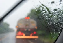 Berkendara di saat Hujan, Waspadai Aquaplaning