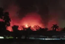 Api Pabrik Terpal Gunung Putri Masih Membara hingga Malam