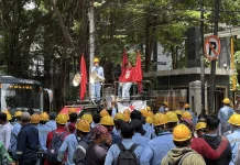 Ratusan Buruh Gelar Aksi Damai Terkait Putusan Pailit