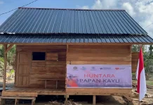 Kayu Hanyutan Banjir Sumatra Dimanfaatkan Jadi Material Huntara Warga Terdampak
