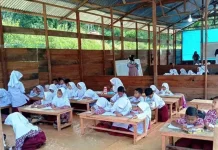 Ratusan Siswa di Nagan Raya Masih Belajar di Tenda Darurat