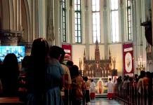 Ribuan Umat Padati Katedral Jakarta, Misa Pontifikal Paskah Berlangsung Khidmat