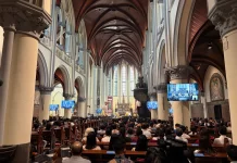 Ribuan Umat Padati Gereja Katedral Jakarta saat Misa Paskah