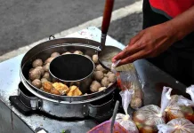 Harga Plastik Melonjak, Pedagang Bakso Keluhkan Penjualan
