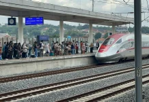 Sebabkan Keterlambatan, KCIC Kecam Tindakan Penumpang Menahan Pintu Whoosh