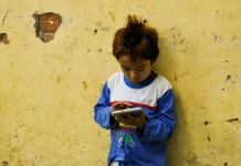 Menkomdigi Soroti Regulasi AI dan Perlindungan Anak di Layanan Digital